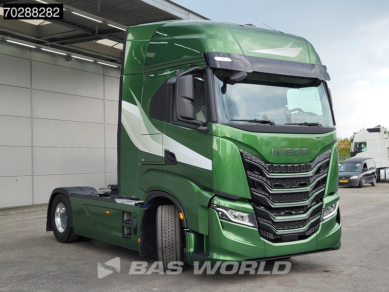 Iveco S-Way 500 4X2 2024! 2x Tanks Standklima ADR Alcoa's ACC Euro 6 - Tracteur routier: photos 3 Iveco S-Way 500 4X2 2024! 2x Tanks Standklima ADR Alcoa's ACC Euro 6 - Tracteur routier: photos 3