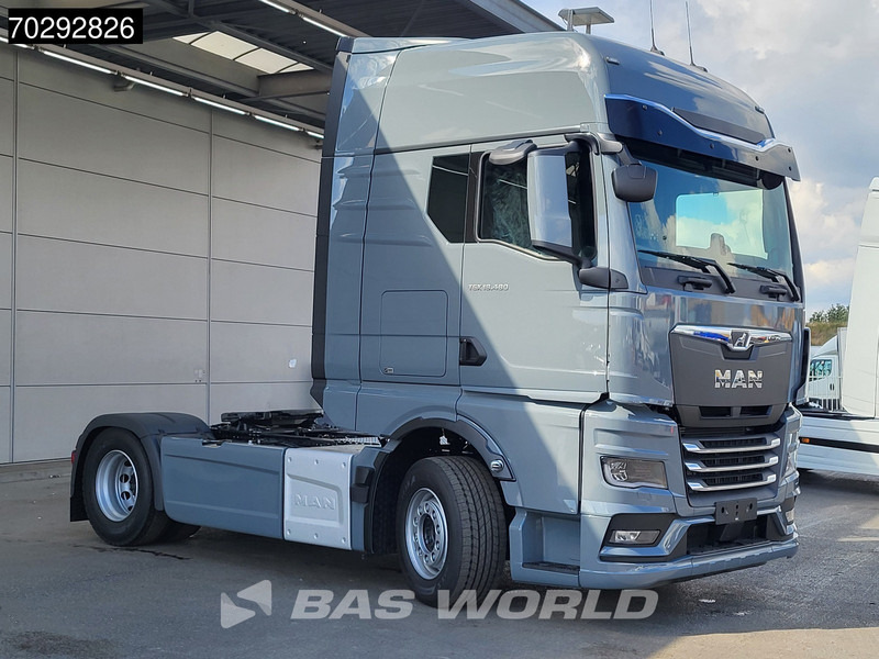 MAN TGX 18.480 4X2 NEW! GX Retarder 2x Tanks PTO-prepared Standklima Navi Euro 6 - Tracteur routier: photos 3 MAN TGX 18.480 4X2 NEW! GX Retarder 2x Tanks PTO-prepared Standklima Navi Euro 6 - Tracteur routier: photos 3