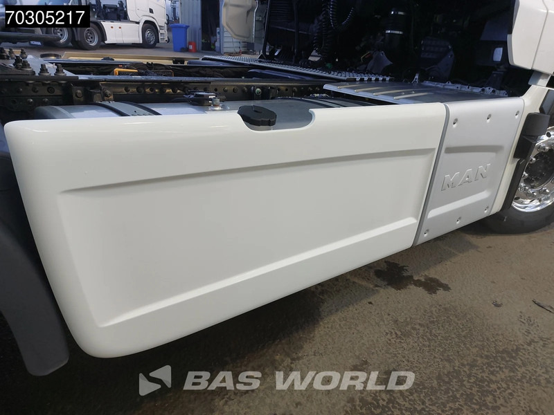 Tracteur routier MAN TGX 18.520 4X2 NEW! GX Retarder 2x Tanks Alcoa Standklima MirrorCam Navi LED: photos 18 Tracteur routier MAN TGX 18.520 4X2 NEW! GX Retarder 2x Tanks Alcoa Standklima MirrorCam Navi LED: photos 18