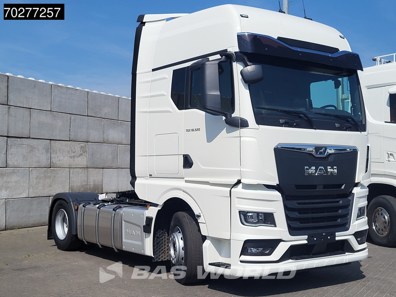 MAN TGX 18.520 4X2 NEW! GX Retarder 2x Tanks Standklima ACC - Tracteur routier: photos 3 MAN TGX 18.520 4X2 NEW! GX Retarder 2x Tanks Standklima ACC - Tracteur routier: photos 3