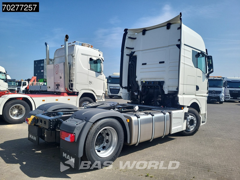 MAN TGX 18.520 4X2 NEW! GX Retarder 2x Tanks Standklima ACC - Tracteur routier: photos 5 MAN TGX 18.520 4X2 NEW! GX Retarder 2x Tanks Standklima ACC - Tracteur routier: photos 5