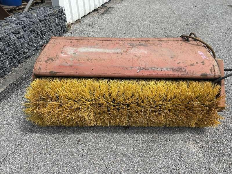 1700mm - Balayeuse de voirie: photos 2 1700mm - Balayeuse de voirie: photos 2