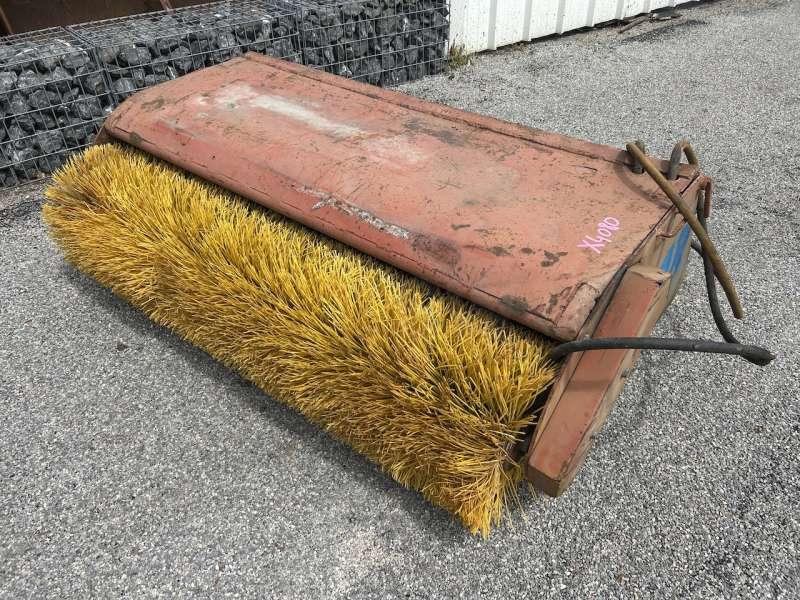 1700mm - Balayeuse de voirie: photos 1 1700mm - Balayeuse de voirie: photos 1