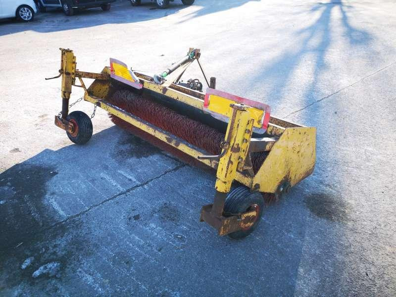 BALAIS 3 POINTS - Brosse pour Engins de chantier: photos 3 BALAIS 3 POINTS - Brosse pour Engins de chantier: photos 3