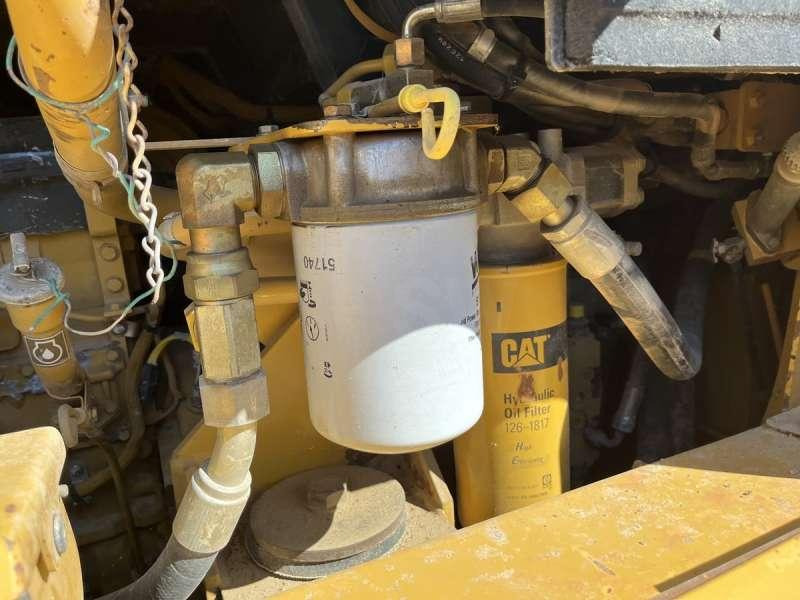 Chargeuse sur chenilles Caterpillar 963C - POUR PIECES: photos 38