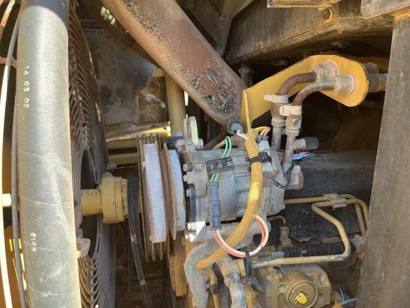 Chargeuse sur chenilles Caterpillar 963C - POUR PIECES: photos 39