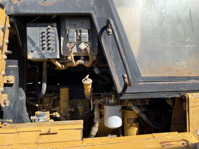 Chargeuse sur chenilles Caterpillar 963C - POUR PIECES: photos 35