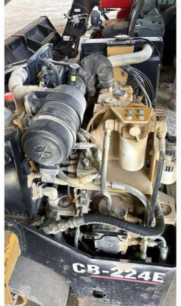 Caterpillar CB-224E - Rouleau compresseur: photos 5 Caterpillar CB-224E - Rouleau compresseur: photos 5