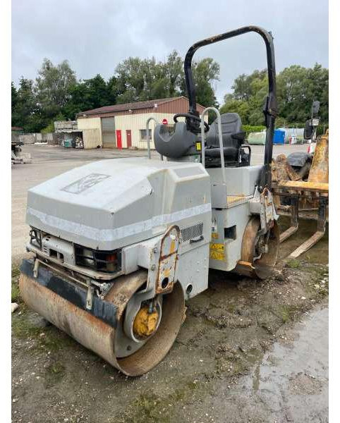 Caterpillar CB24 - Rouleau compresseur: photos 1 Caterpillar CB24 - Rouleau compresseur: photos 1