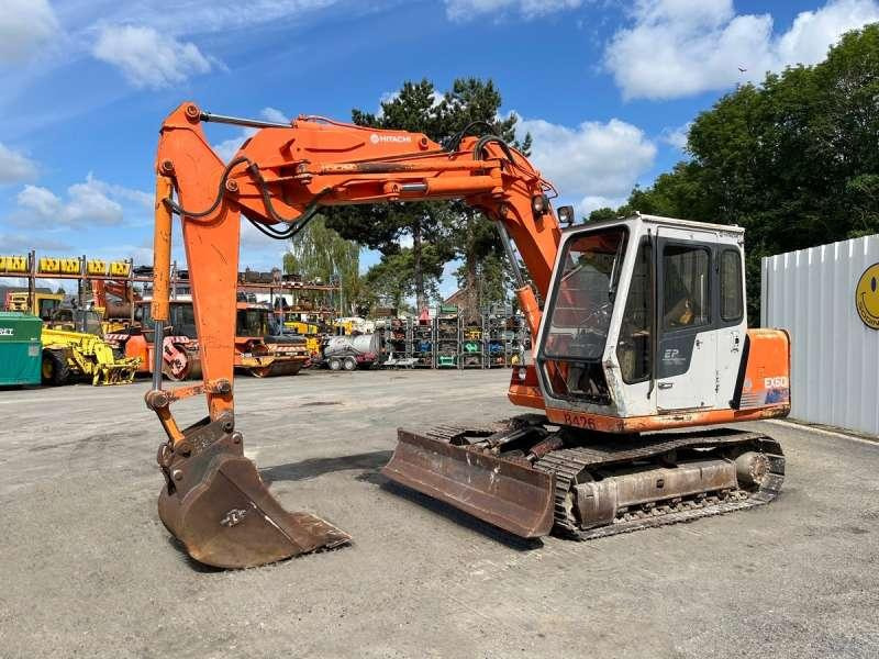 Hitachi EX60 - Pelle sur chenille: photos 3 Hitachi EX60 - Pelle sur chenille: photos 3