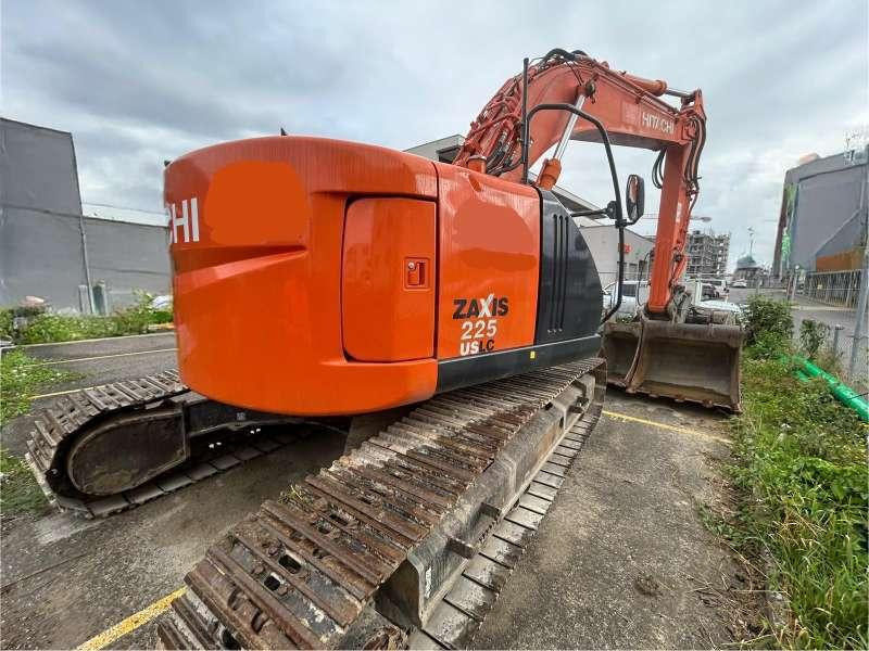 Hitachi ZX225USLC-3 - Pelle sur chenille: photos 3 Hitachi ZX225USLC-3 - Pelle sur chenille: photos 3