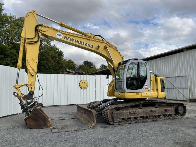 Kobelco SK235SRNLC-1ES - Pelle sur chenille: photos 1 Kobelco SK235SRNLC-1ES - Pelle sur chenille: photos 1