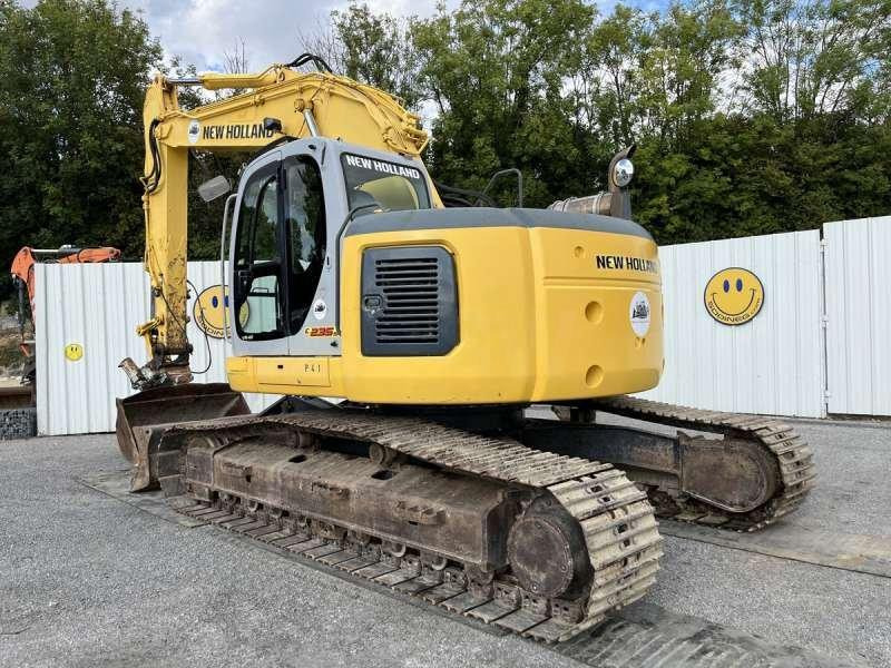 Kobelco SK235SRNLC-1ES - Pelle sur chenille: photos 4 Kobelco SK235SRNLC-1ES - Pelle sur chenille: photos 4