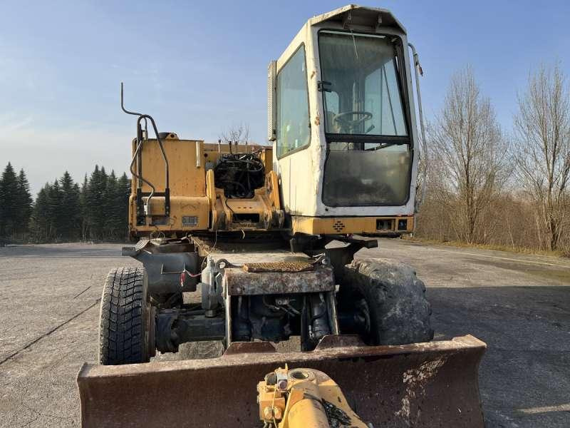 Pelle sur pneus Liebherr A316 - POUR PIECES: photos 10