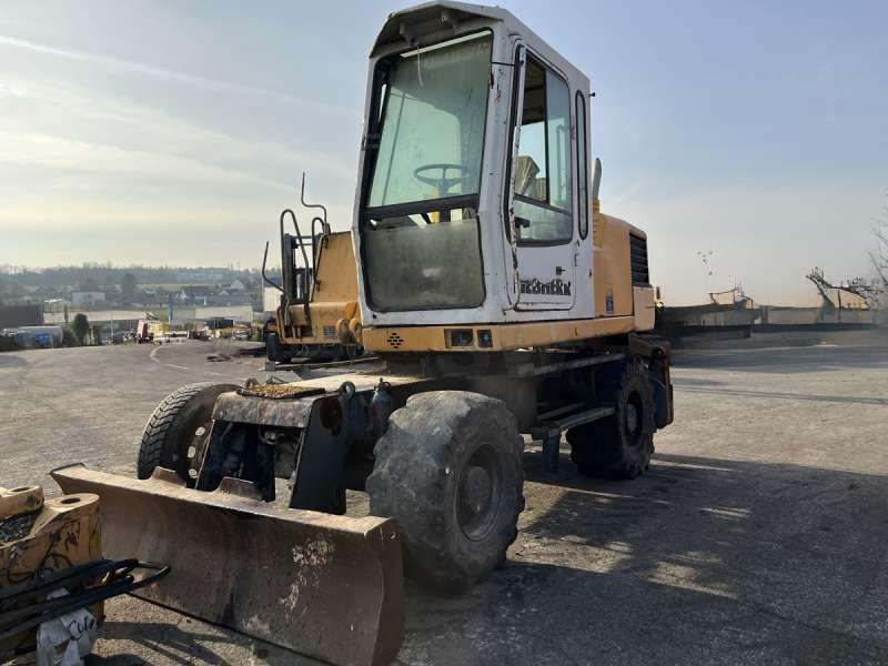 Pelle sur pneus Liebherr A316 - POUR PIECES: photos 15