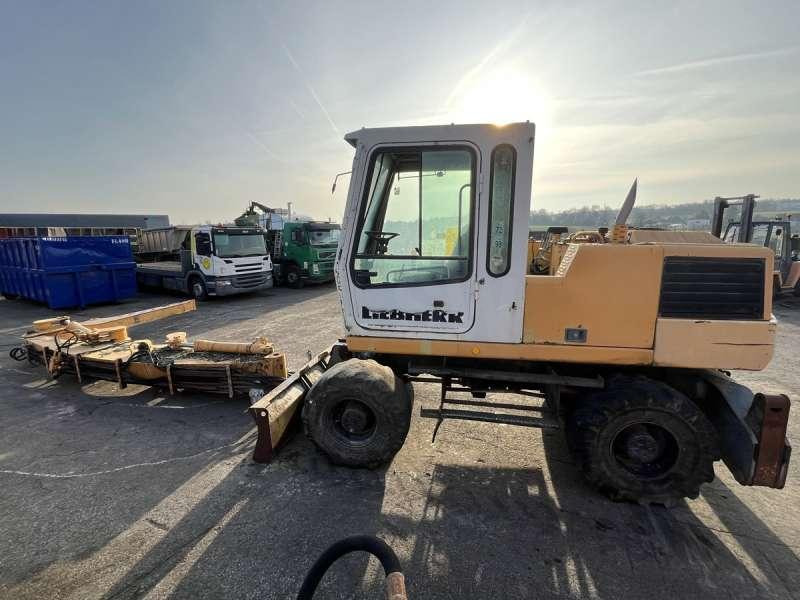 Pelle sur pneus Liebherr A316 - POUR PIECES: photos 7