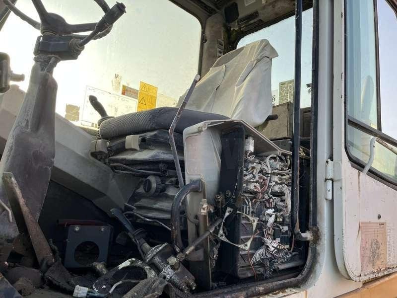 Pelle sur pneus Liebherr A316 - POUR PIECES: photos 37