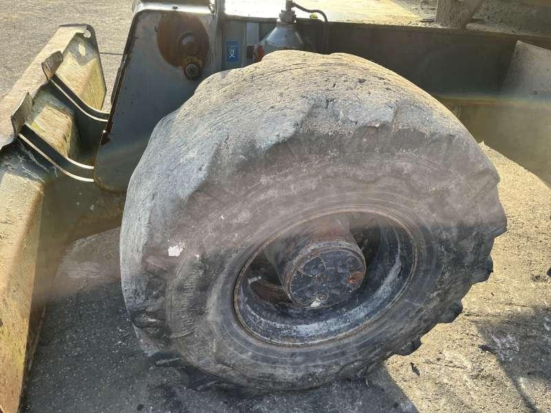 Pelle sur pneus Liebherr A316 - POUR PIECES: photos 30