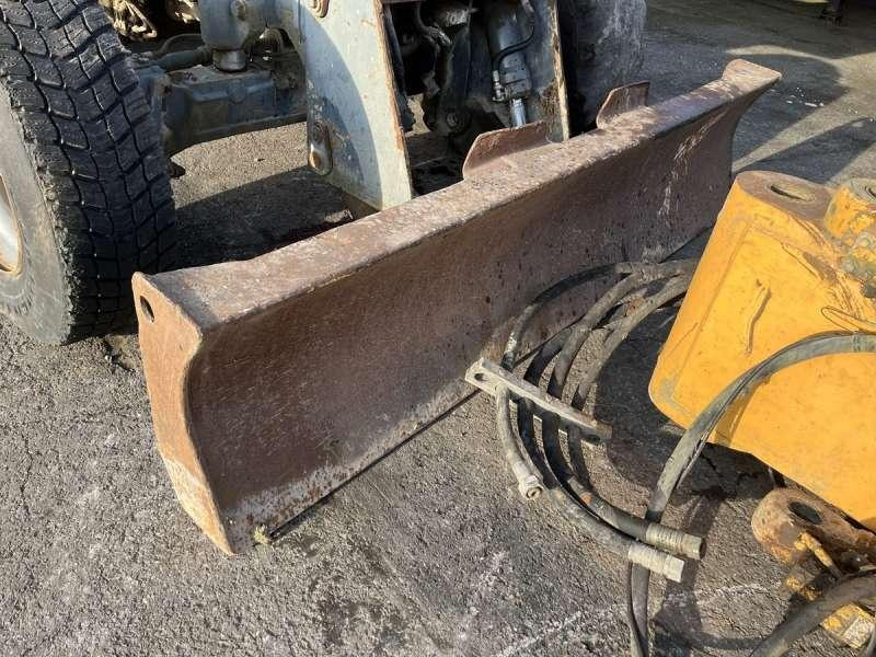 Pelle sur pneus Liebherr A316 - POUR PIECES: photos 25