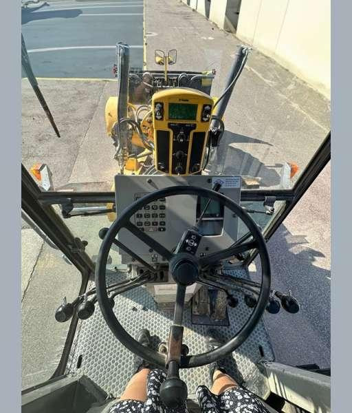 Niveleuse New Holland F106.6A 6X6 MACHINE SUISSE: photos 11