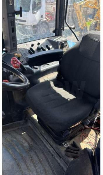 New Holland TM175 - Tracteur agricole: photos 4 New Holland TM175 - Tracteur agricole: photos 4