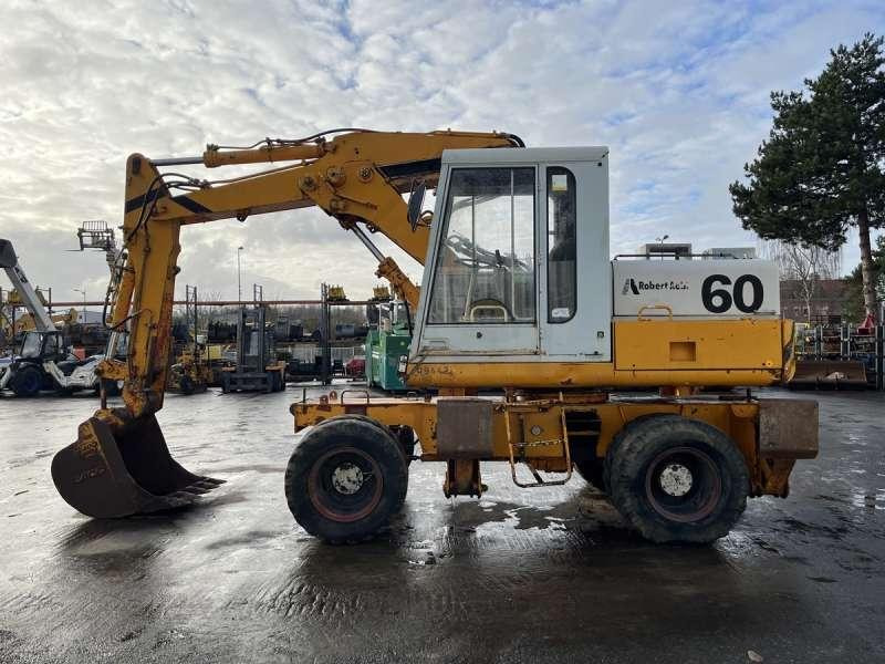 Poclain P60 - Pelle sur pneus: photos 4 Poclain P60 - Pelle sur pneus: photos 4