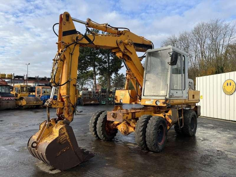 Poclain P60 - Pelle sur pneus: photos 2 Poclain P60 - Pelle sur pneus: photos 2
