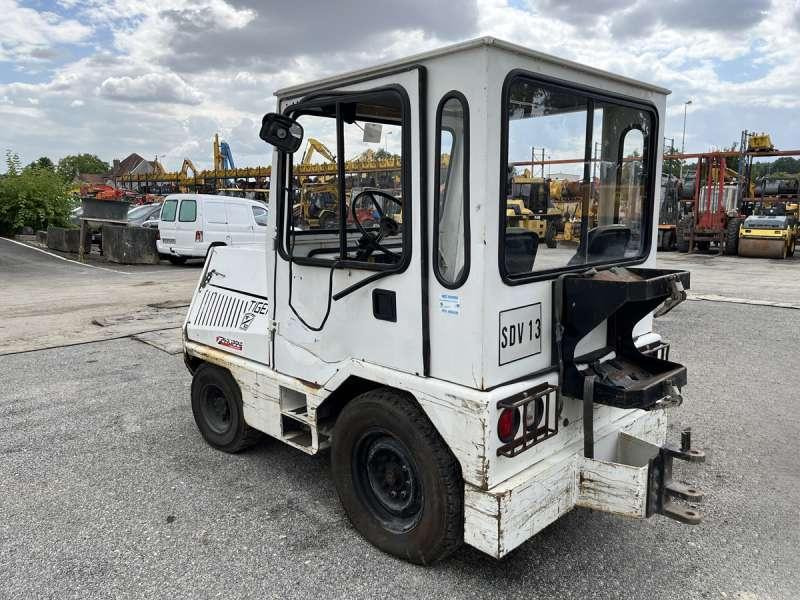 TAYLOR-DUNN TC-40 - Tracteur agricole: photos 5 TAYLOR-DUNN TC-40 - Tracteur agricole: photos 5