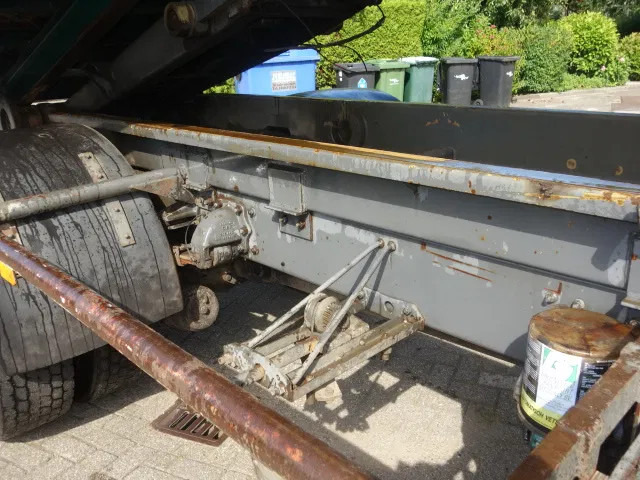 DAF 2300 TURBO HAAKSYSTEEMENPALFINKER KRAAN 9 TON - Camion grue: photos 5 DAF 2300 TURBO HAAKSYSTEEMENPALFINKER KRAAN 9 TON - Camion grue: photos 5