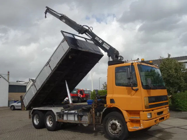 DAF 75ATI 320PK KIPPER EN 10 TON HIAB CRAINE,STEELSPRINGS - Camion benne: photos 1 DAF 75ATI 320PK KIPPER EN 10 TON HIAB CRAINE,STEELSPRINGS - Camion benne: photos 1