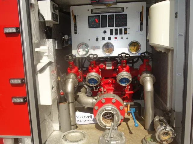 MAN LE 220C GODIVA POMP 2000 LITER TANK,MANUAL GEARBOX - Camion de pompier: photos 5 MAN LE 220C GODIVA POMP 2000 LITER TANK,MANUAL GEARBOX - Camion de pompier: photos 5