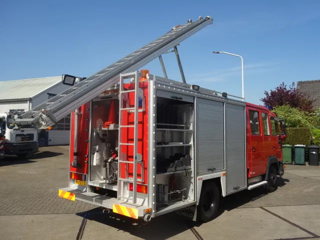 MAN LE 220C GODIVA POMP 2000 LITER TANK,MANUAL GEARBOX - Camion de pompier: photos 3 MAN LE 220C GODIVA POMP 2000 LITER TANK,MANUAL GEARBOX - Camion de pompier: photos 3