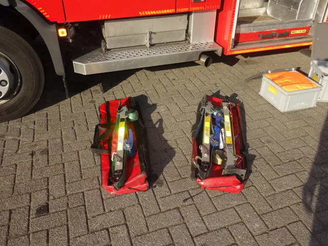 MAN TGM 15.250 FIRE TRUCK,2000 LITER TANK, FOAM TANK, AIRCO,WITH EQUIPMENT - Camion de pompier: photos 3 MAN TGM 15.250 FIRE TRUCK,2000 LITER TANK, FOAM TANK, AIRCO,WITH EQUIPMENT - Camion de pompier: photos 3
