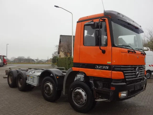 Mercedes-Benz Actros 3235 8x4 steelsprings,manual gearbox - Châssis cabine: photos 1 Mercedes-Benz Actros 3235 8x4 steelsprings,manual gearbox - Châssis cabine: photos 1