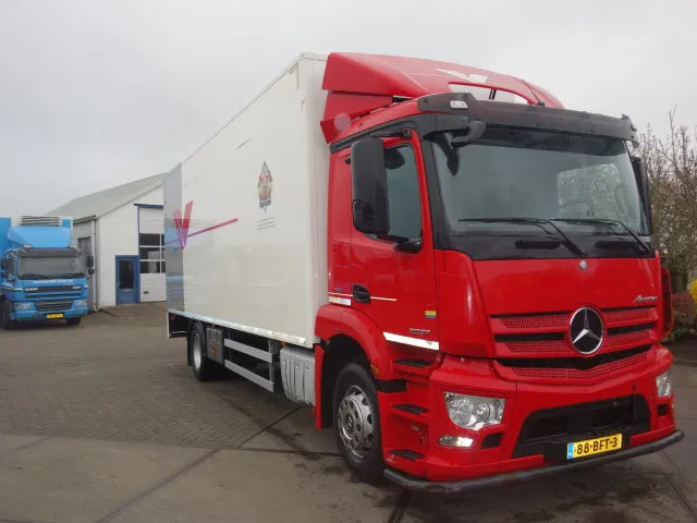 Mercedes-Benz Antos 2027 - Camion fourgon: photos 2 Mercedes-Benz Antos 2027 - Camion fourgon: photos 2