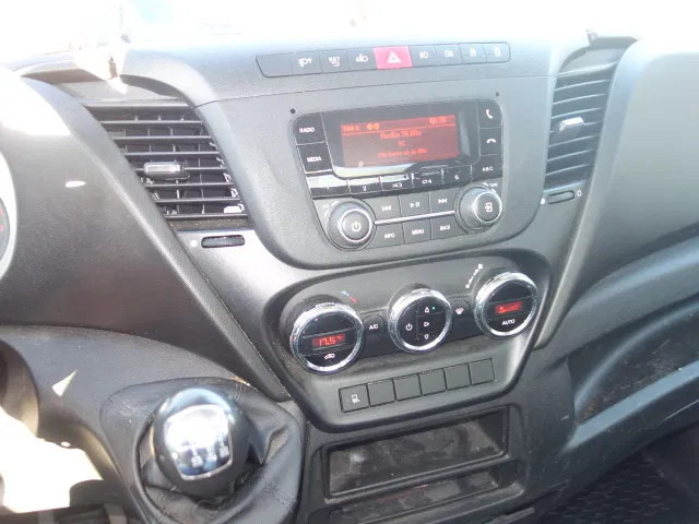 Véhicule utilitaire Iveco Daily 35S14 CUSTERS 12 METER SKY WORKER EURO 6 ,AIRCO: photos 8 Véhicule utilitaire Iveco Daily 35S14 CUSTERS 12 METER SKY WORKER EURO 6 ,AIRCO: photos 8