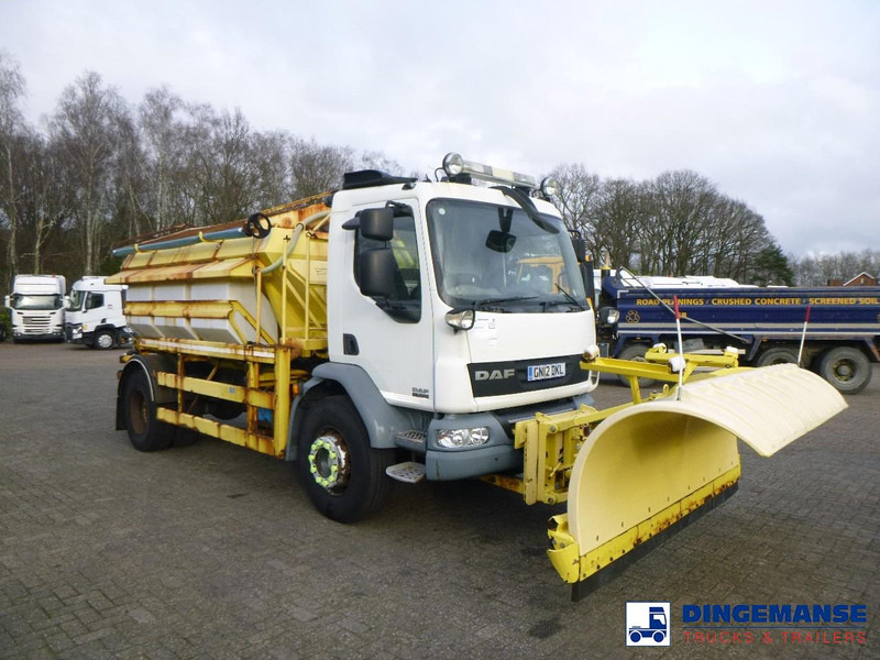 DAF LF 55.220 4X2 RHD salt spreader / gritter - Engin de déneigement: photos 2 DAF LF 55.220 4X2 RHD salt spreader / gritter - Engin de déneigement: photos 2