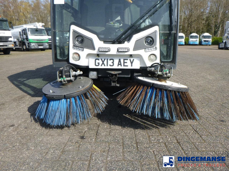 Johnston C202 compact street sweeper - Balayeuse de voirie: photos 5 Johnston C202 compact street sweeper - Balayeuse de voirie: photos 5