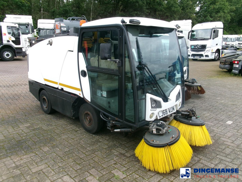 Johnston C202 compact street sweeper - Balayeuse de voirie: photos 2 Johnston C202 compact street sweeper - Balayeuse de voirie: photos 2