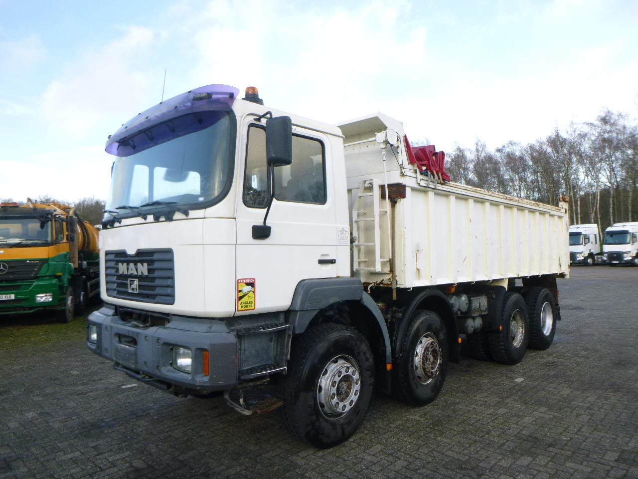Camion benne M.A.N. 41.414 8x4 tipper 20 m3