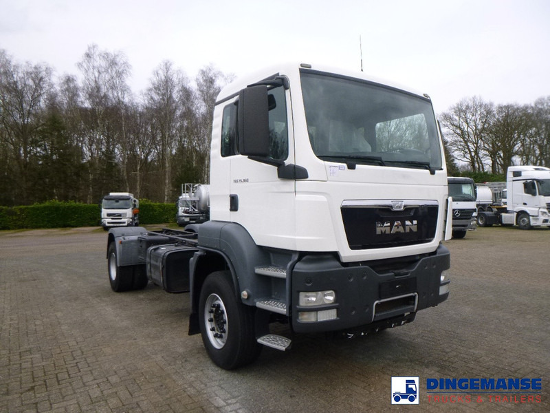MAN TGS 19.360 4X2 BBS manual Euro 2 chassis + PTO - Châssis cabine: photos 2 MAN TGS 19.360 4X2 BBS manual Euro 2 chassis + PTO - Châssis cabine: photos 2