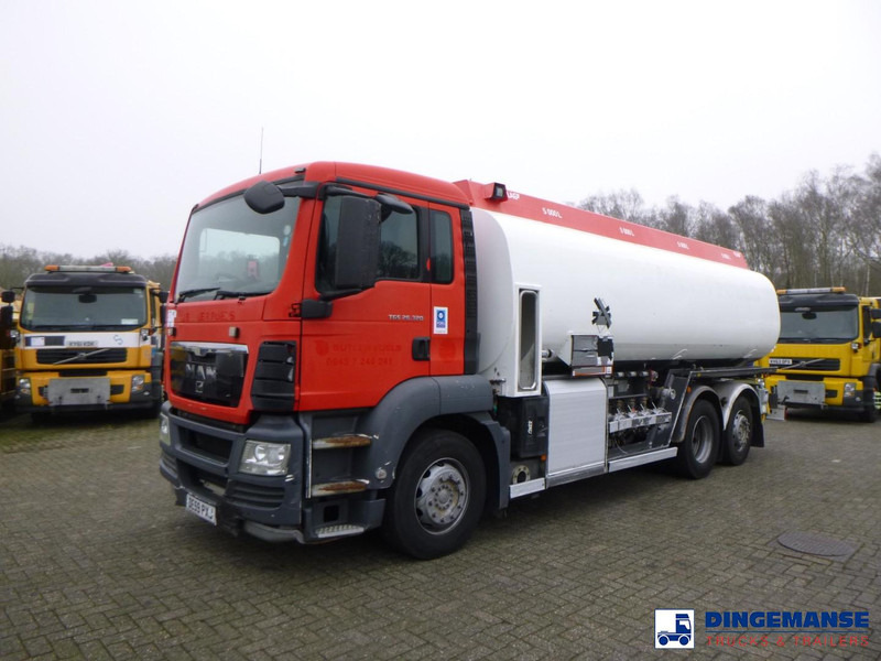 MAN TGS 26.320 6X2 RHD fuel tank 20 m3 / 4 comp - Camion citerne: photos 1 MAN TGS 26.320 6X2 RHD fuel tank 20 m3 / 4 comp - Camion citerne: photos 1