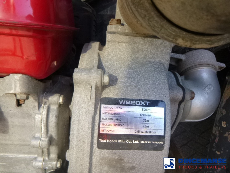 Camion hydrocureur Mercedes-Benz Axor 3236 8x4 RHD vacuum tank: photos 8