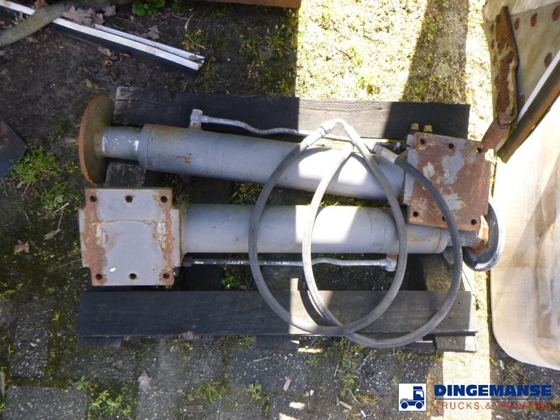 Onbekend 2 Support legs for loading crane - Vérin hydraulique: photos 3 Onbekend 2 Support legs for loading crane - Vérin hydraulique: photos 3