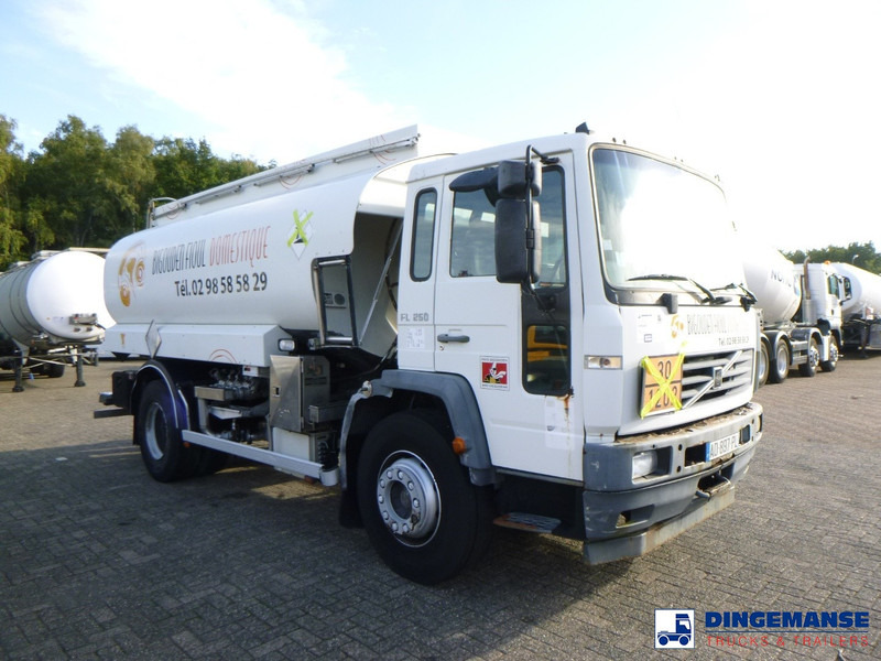 Volvo FL 250 4x2 fuel tank 14.7 m3 / 4 comp - Camion citerne: photos 2 Volvo FL 250 4x2 fuel tank 14.7 m3 / 4 comp - Camion citerne: photos 2