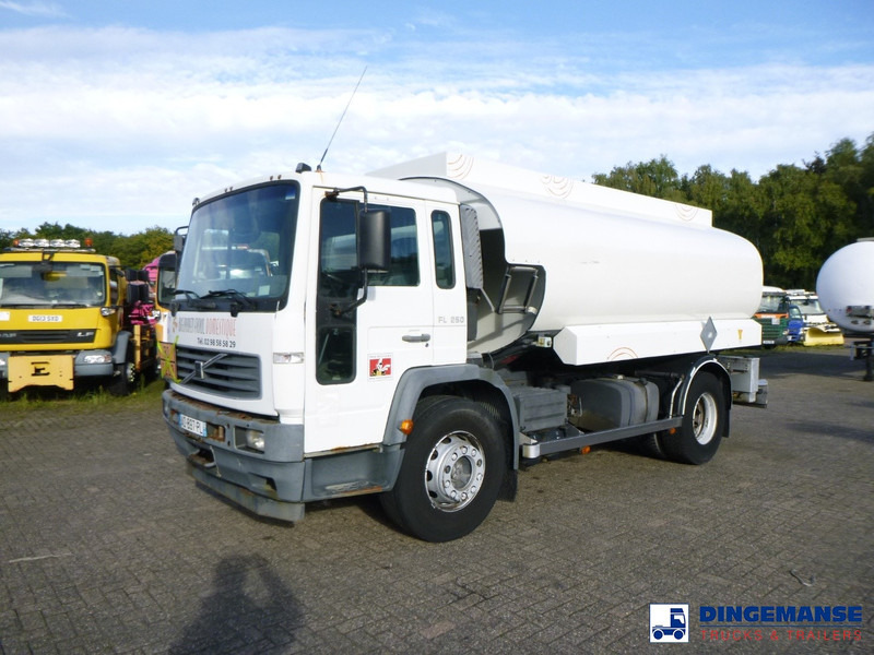Volvo FL 250 4x2 fuel tank 14.7 m3 / 4 comp - Camion citerne: photos 1 Volvo FL 250 4x2 fuel tank 14.7 m3 / 4 comp - Camion citerne: photos 1