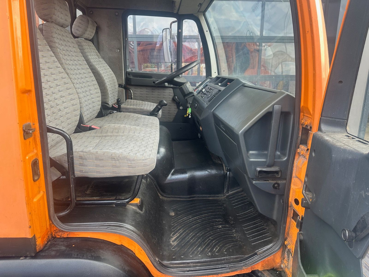 MAN 8.163 Pritsche - Camion plateau: photos 5 MAN 8.163 Pritsche - Camion plateau: photos 5