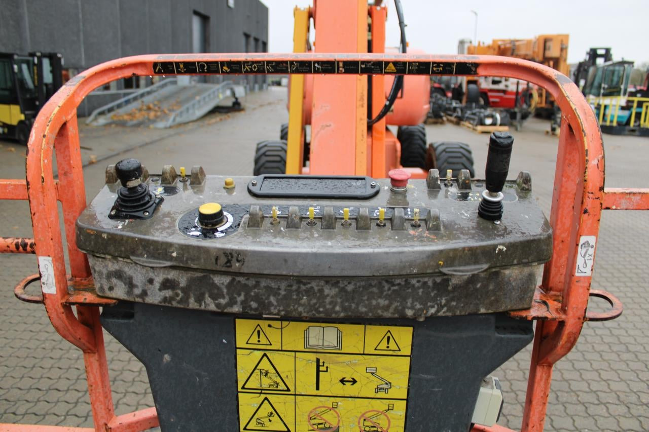 JLG 800AJ - Nacelle articulée: photos 4 JLG 800AJ - Nacelle articulée: photos 4