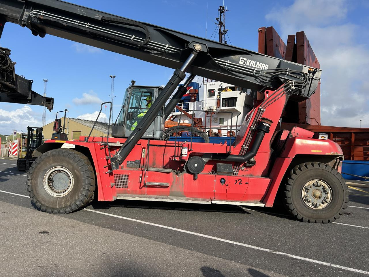 Kalmar DRG450-65S5 - Reach stacker: photos 1 Kalmar DRG450-65S5 - Reach stacker: photos 1