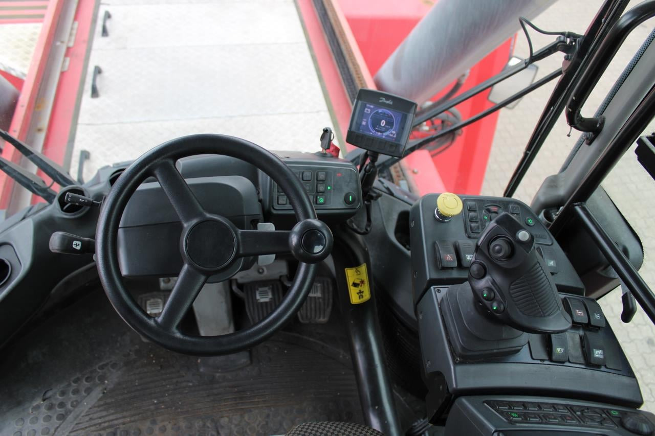 Kalmar DRG450-65S5 - Reach stacker: photos 4 Kalmar DRG450-65S5 - Reach stacker: photos 4